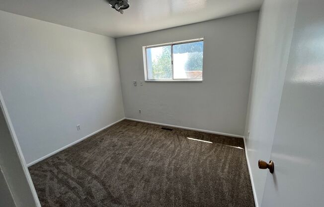 Great 2 Bedroom 1 Bathroom Apartment in Provo!