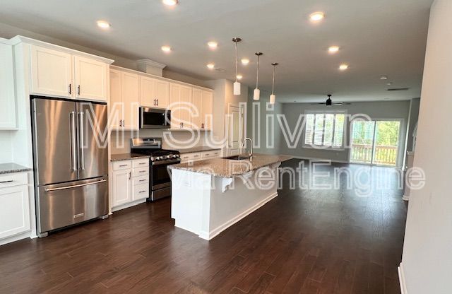 1105 COMMACK DR