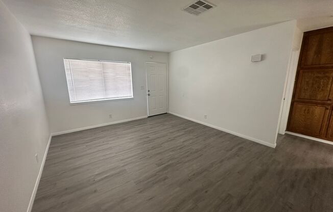 2 beds, 1 bath, 824 sqft, $1,000, Unit A