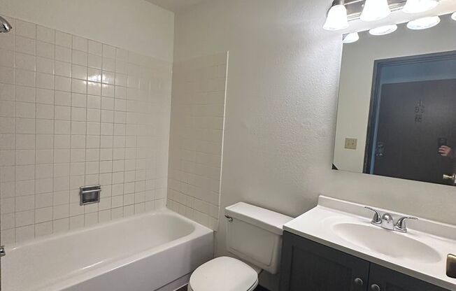 Studio, 1 bath, 200 sqft, $420, Unit 2526-36-B