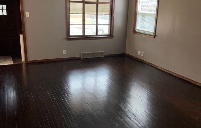 3 beds, 1 bath, $995