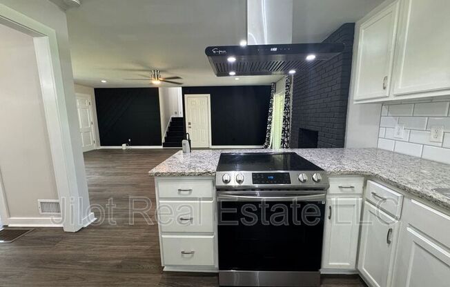 3240 PYRITE CIR SW