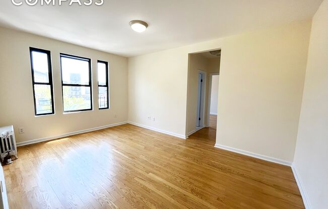 2 beds, 1 bath, $3,500, Unit 3B