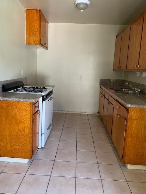 2 beds, 1 bath, 815 sqft, $2,250