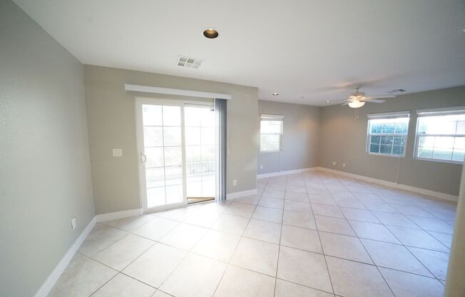 3 beds, 2.5 baths, $1,995, Unit Parcel #:  125-17-310-024