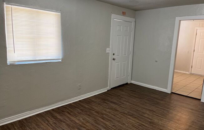 3 beds, 1 bath, $875