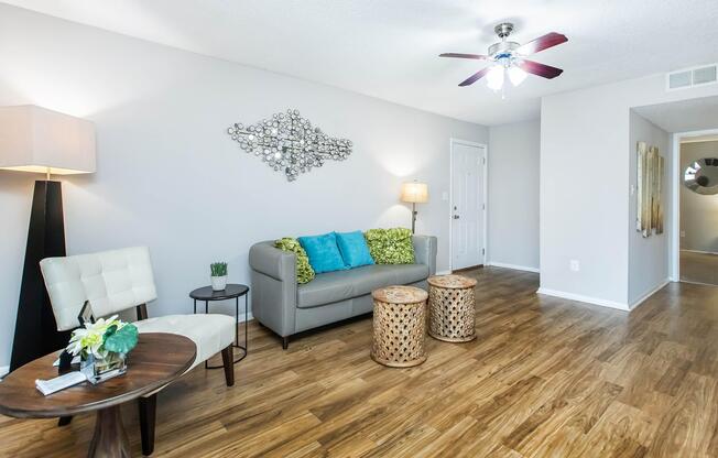 2 beds, 2 baths, 978 sqft, $1,375