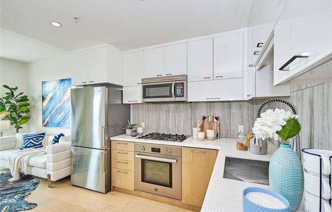 1 bed, 1 bath, 711 sqft, $3,200, Unit 2411