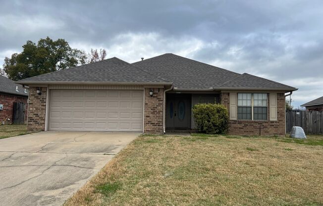 1770 Angeline Dr., Conway AR 72032 - Nice 3br 2ba just off E German w/fenced yard & 2 car garage