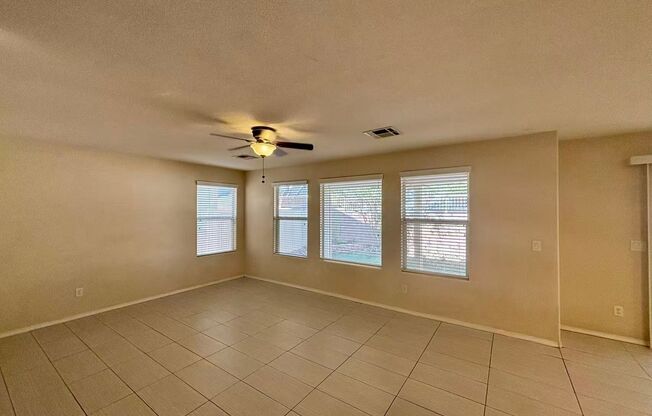 Beautiful 4 bedrooms home in desirable Green Valley