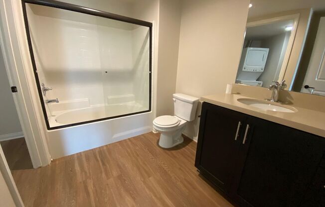 Studio, 1 bath, 601 sqft, $1,955, Unit 108