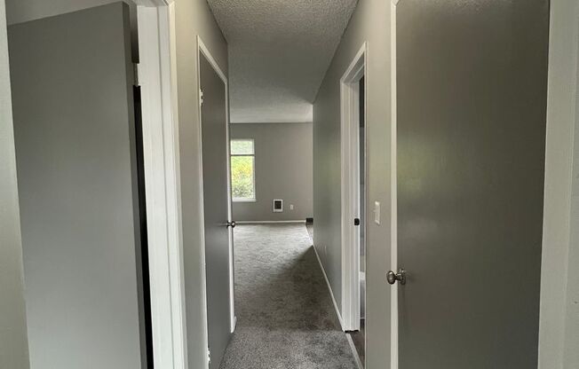 2 beds, 1 bath, 840 sqft, $1,300, Unit 687