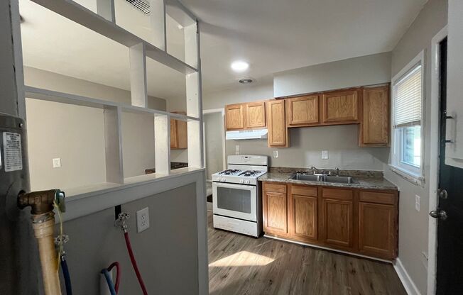 2 beds, 1 bath, $1,050