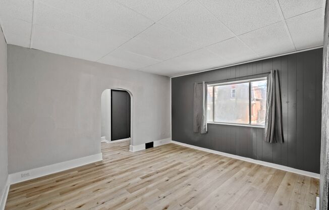 Gorgeous 4 bedroom home in Pittsburgh available now!