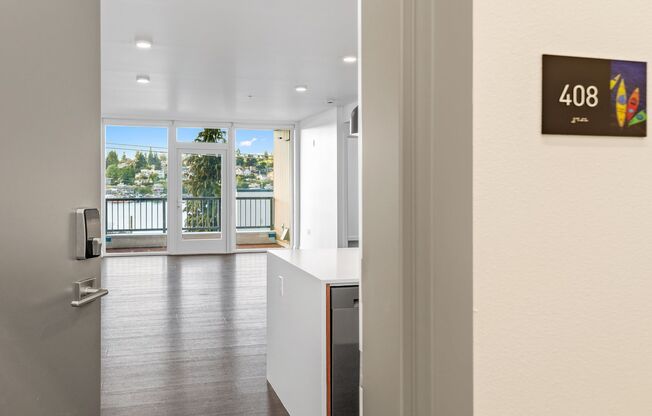 1 bed, 1 bath, 637 sqft, $2,595, Unit 323