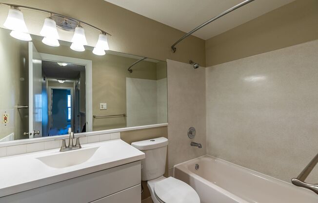 3 beds, 2 baths, 1,500 sqft, $2,600, Unit 10540
