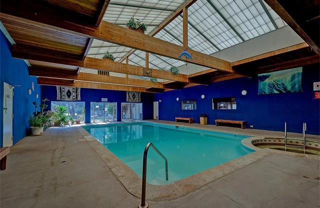 Great location off Leetsdale/Parker and Florida with lots of amenities such as pool, hot tub, club house, washer/dryer in building.