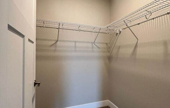 3 beds, 2 baths, 1,212 sqft, $2,400