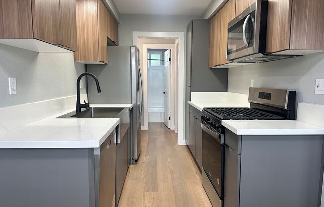 1 bed, 1 bath, 540 sqft, $2,210, Unit 360-24