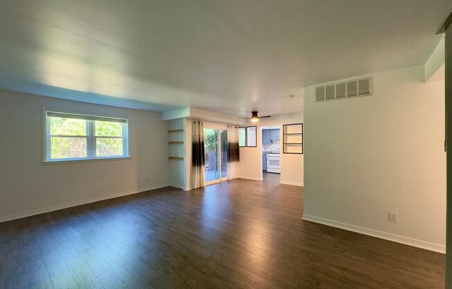 Charming and Spacious One Bedroom in Homeland Southway!
