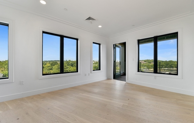 1 bed, 1 bath, 710 sqft, $3,000, Unit 401