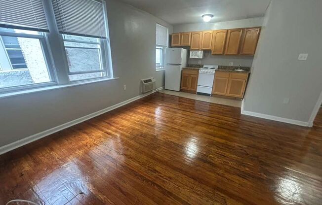 1 bed, 1 bath, 550 sqft, $1,250, Unit B16