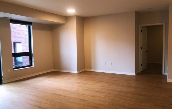1 bed, 1 bath, 1,013 sqft, $2,989, Unit 102