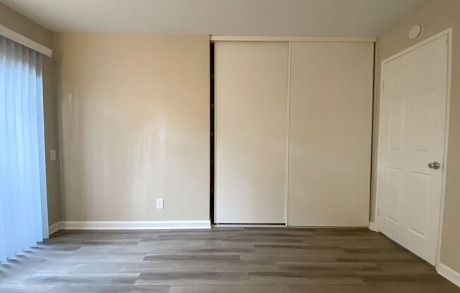 3 beds, 1 bath, $2,699, Unit 4964-07