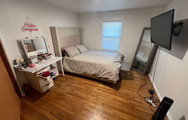 1 bed, 1 bath, 750 sqft, $925, Unit #42