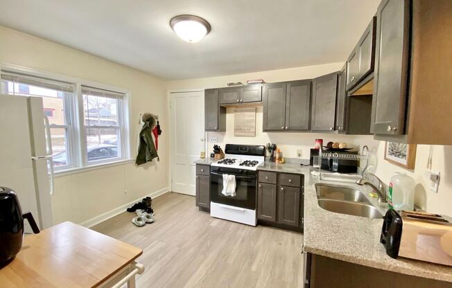 2 beds, 1 bath, $995