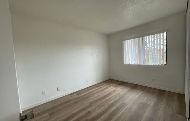 2 beds, 1 bath, $2,275, Unit #553 B-4
