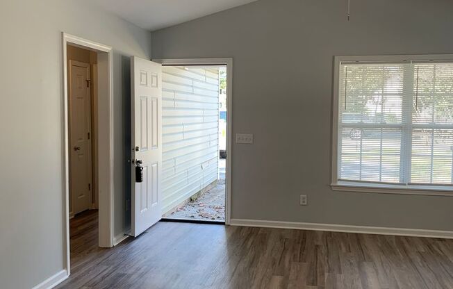 3 Bedroom 2 Bath Renovated House Available Now on Park Avenue