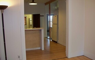 2 beds, 1 bath, $1,200, Unit 320