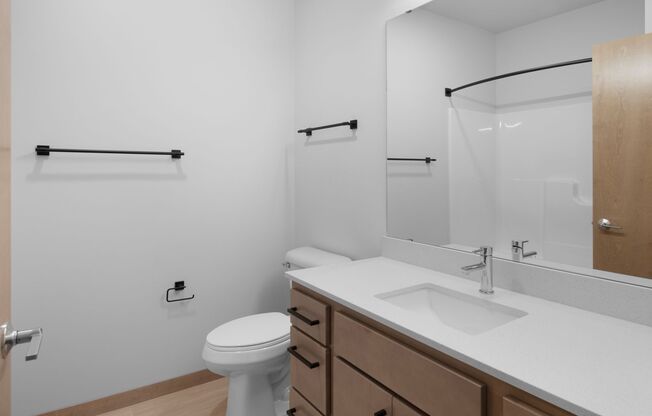 3 beds, 2 baths, 1,277 sqft, $3,200, Unit 215