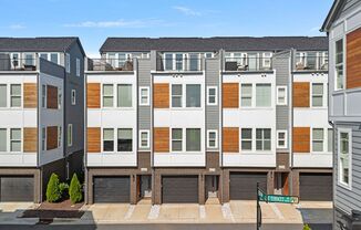 Like New Townhome Ready for Immediate Move-In!!! Bryant Park in West End