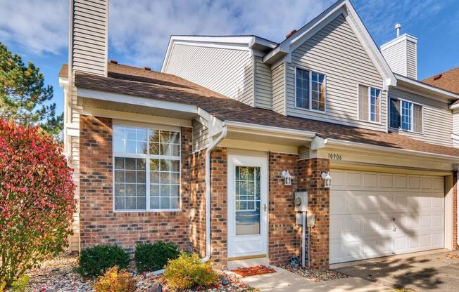 2Bed/1.5Bath with LOFT Townhouse in West Bloomington- Avail Aug 1