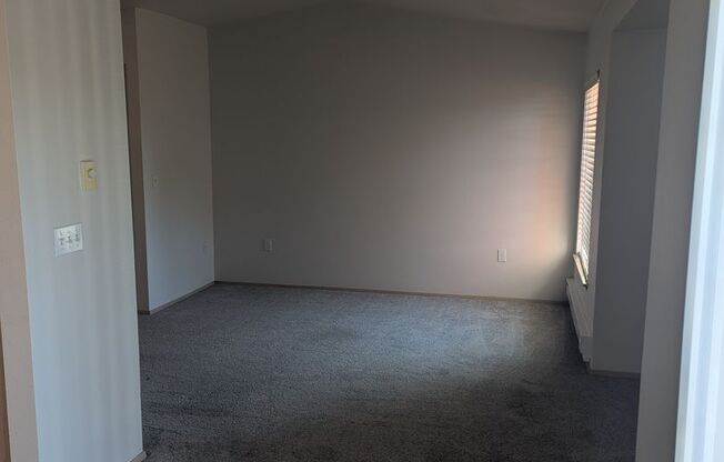 2 beds, 1 bath, 878 sqft, $1,775, Unit E202