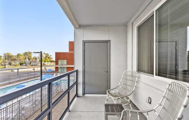 Apartment balcony at V on Broadway Apartments in Tempe AZ November 2020 (2)