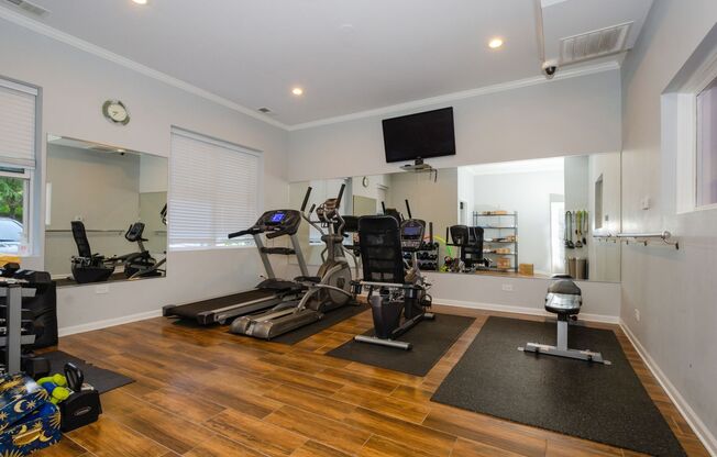 Studio, 1 bath, 280 sqft, $1,375, Unit 212