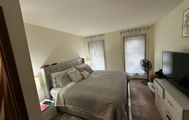 2 beds, 1 bath, 950 sqft, $1,695, Unit 477HB