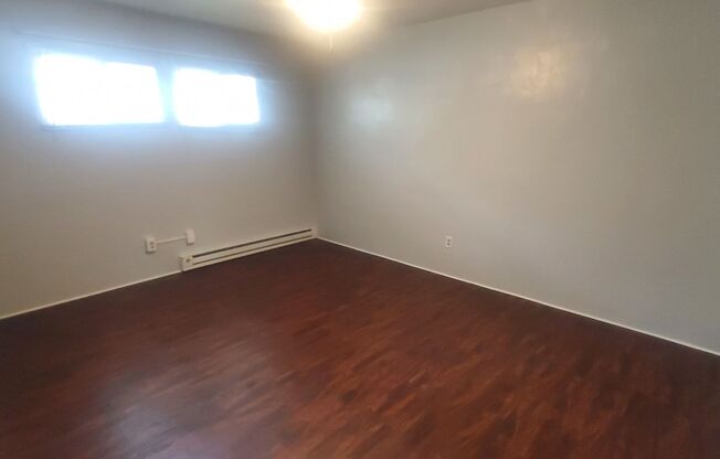 1 bed, 1 bath, 700 sqft, $799, Unit 9