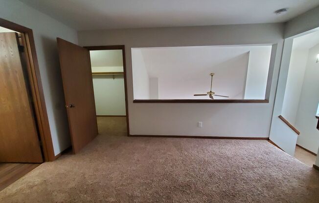 2 beds, 1.5 baths, 950 sqft, $1,434, Unit 5811-2A