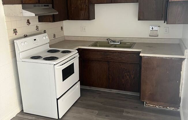 615 S. Royal Crest Cir. #20