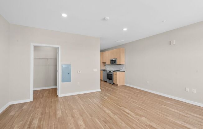 Studio, 1 bath, 548 sqft, $1,940, Unit 705