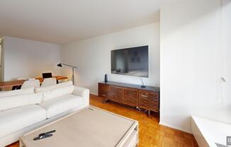 1 bed, 1.5 baths, $6,000, Unit 15G