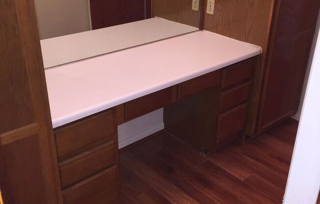 Charming Studio in a Classic Art Deco Bldg.  Bright and airy with lovely wood floors, full-size kitchen with a separate dining area, remodeled bathroom, and a separate vanity room. Minutes from The Grove!