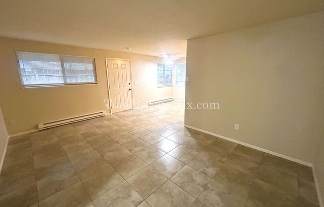 2 beds, 1 bath, 800 sqft, $1,795, Unit 1930