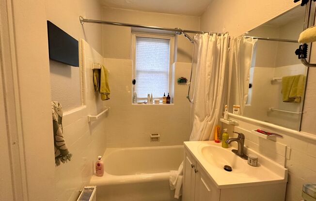 Studio, 1 bath, 300 sqft, $1,425, Unit Unit 605