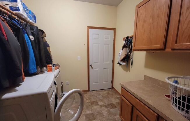 Charming and spacious 3 bed home in secluded location, 10 minutes to freeways