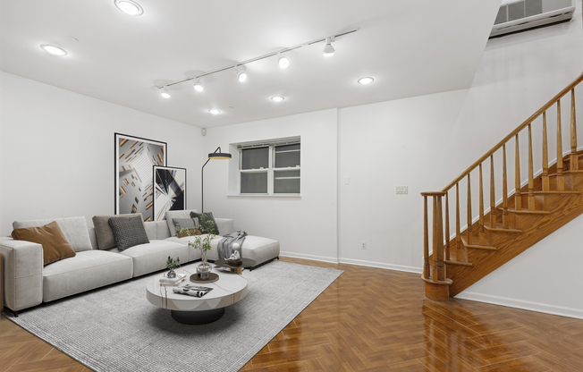 324 E 112 ST